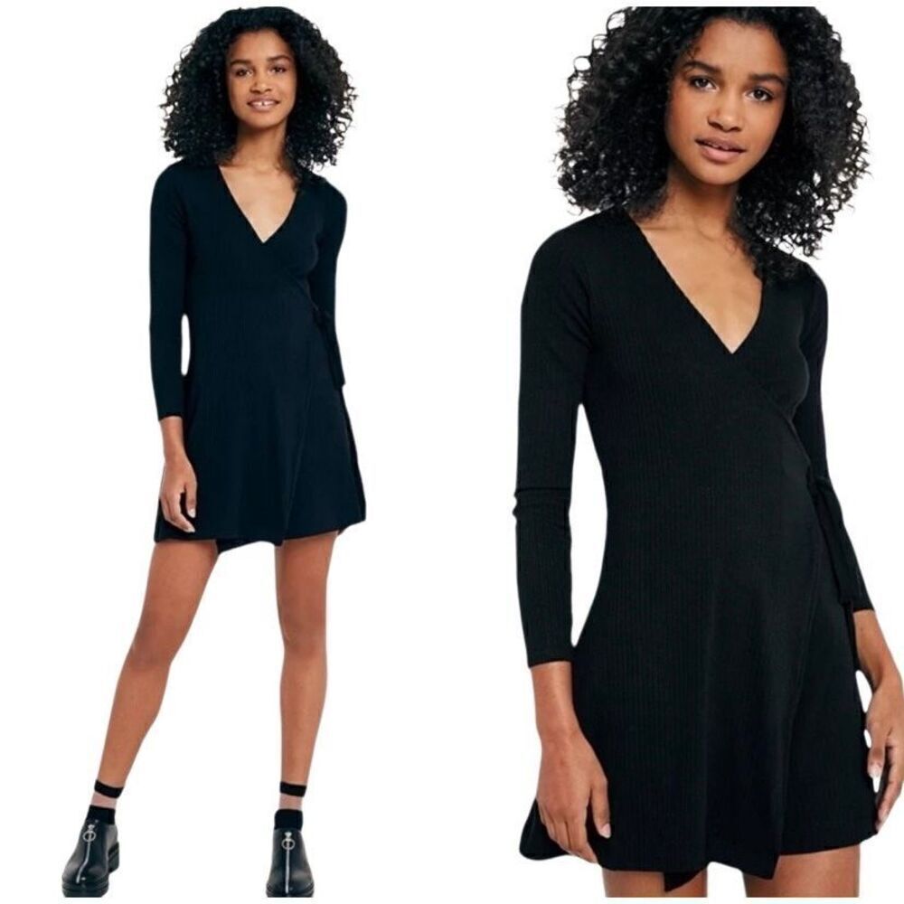 Urban outfitters women’s black ribbed, long sleeve wrap, dress size small